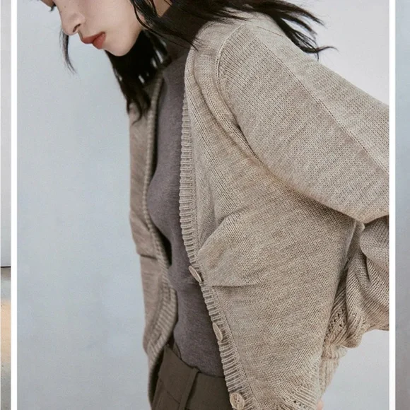 NEW Fussed Urban Collection Wool V Neck Cardigan Size Large